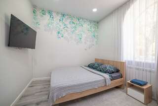 Гостиница Татьяна Екатеринбург Номер стандарт улучшенный с 1 односпальной и 1 двуспальной кроватью-10