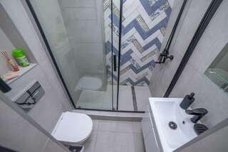 Гостиница Татьяна Екатеринбург Номер стандарт улучшенный с 1 односпальной и 1 двуспальной кроватью-2