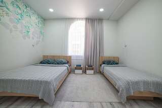 Гостиница Татьяна Екатеринбург Номер стандарт улучшенный с 1 односпальной и 1 двуспальной кроватью-1